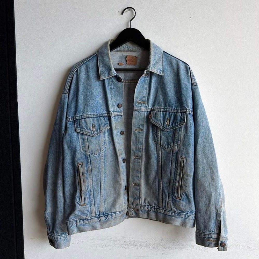 Vintage Levis 70507-0214 Denim Trucker Jacket Mens Large Blue Made in USA